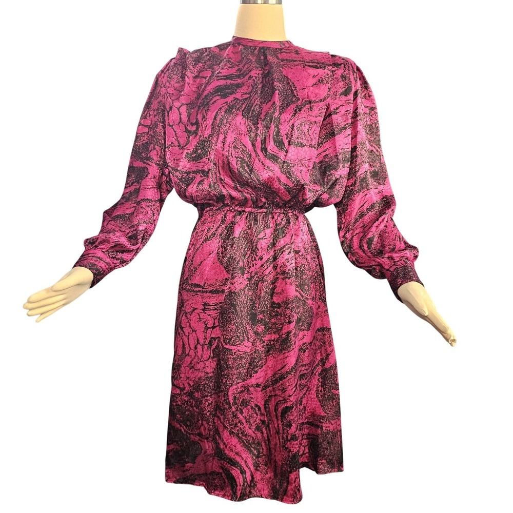 Vintage 1970s 80s Dress Bright Pink Black Abstract Novelty Print Gowm Barbie